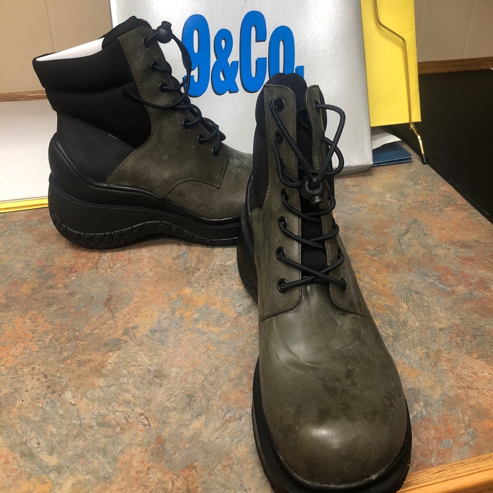 9 & Co Olive Green Boots
